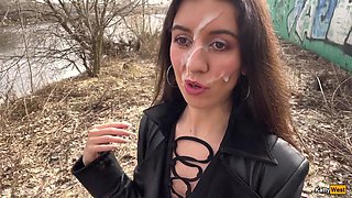 I Want to Walk Through the Park with Cum on My Face! Cum on My Face! - Public Cumwalk