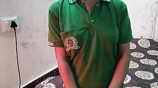 Desi aunty ko nanga kar diya paani paani nikala