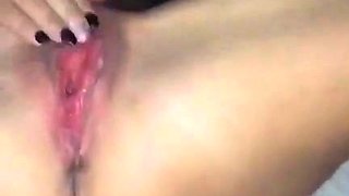 Squirting italiana si masturba e eiacula