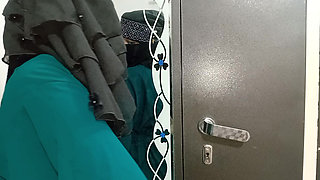 Muslim girl with beautiful eyes, was fucked in front of mirror