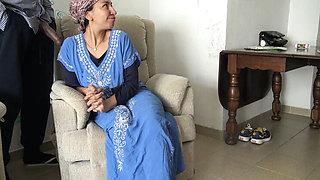 Turkish MILF wife swallows BBC immigrant's load in amateur cuckold scene