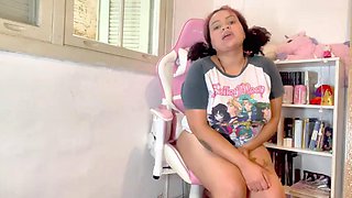 Giant Babysitter Farting and Smashing Toys with Big Ass