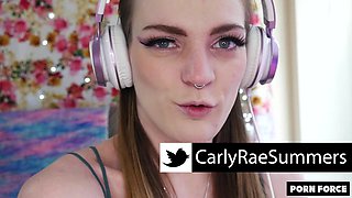 Carly Rae Summers Responds to FINE DAMSELS LIKE IT HARSH ´
