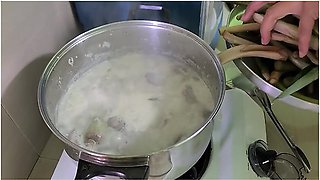 Pinay Milf Cooking And Sex Vlog - Ginataang Suso