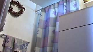 Brunette shower spying