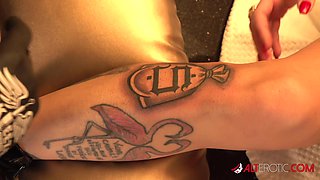 Kitana Montana Gets a Money bag Tattoo from World Famous Flaks32g then Fucks Him! - AltErotic