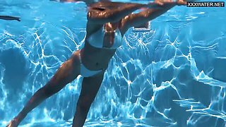 Underwater Show - juicy hungarian porn