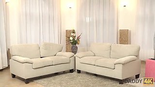 Daddy4k. le figlie di mamma e il nuovo fidanzato