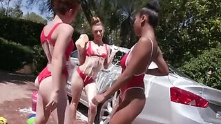 Soapy car wash turns to foursome cock sharing