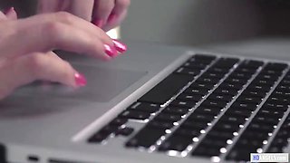Aliens taste human pussy - Samantha Hayes, Scarlett Sage and Carolina Sweets