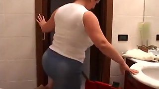 Mobile Plumber Needs To Fix Leaky Bibcock On The Kitchen And Satisfy Lusty Mature Woman