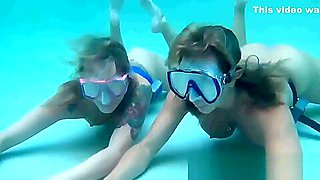 Violet Skye, Valentina Cruz And Amber Lynn Bach - Two Naked Girls Breath Holding Underwater In Pool