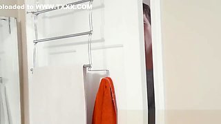 Brazzers - Ebony milf Moriah Mills gets pounded in the bubble bath