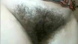 ARAB WIFE SHOWS HER HAIRY PUSSY