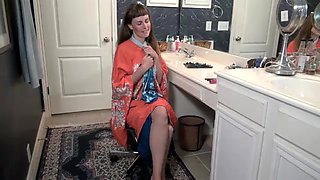Leila Larson does her hair after a sexy bath - WeAreHairy
