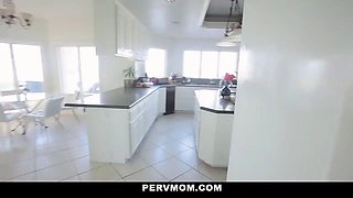 Pervmom - milf (Brooke Beretta) slips open her slit for stepsons bwc