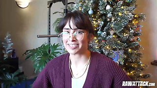 Kitty Valace gifts her pussy to him POV