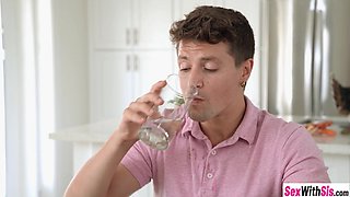 Stepbrother please pound my sweet pie!