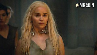Attractive blondie Emilia Clarke never minds flashing her sexy nude body