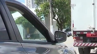 Pagando motorista de aplicativo com outra moeda.mp4