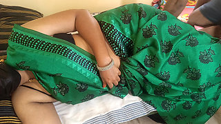 Green Colour Saree Aunty Hot Romance Viral Video 3