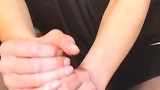 Sensual Oil Massage Leads to a Happy Ending