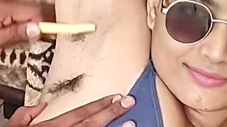 Ladki Ne Apne Chote Bhai Se Bagal Ke Baal Utarvaye