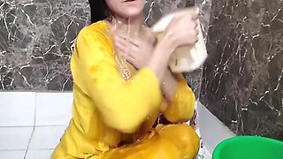 Muslim Girlfriend Ko Bathroom Me Hi Pakad Ke Chod Diya