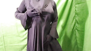 Indian Bhabhi dancing and masturbating in the bedroom and talking dirty