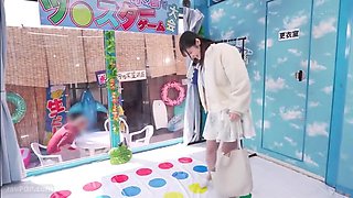 250713ギャルとツイスターゲームで遊ぶe2
