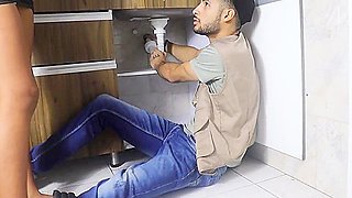 Beautiful Plumber Comes To My House To Fix My Sink, I Seduce Plumber! - Perlahot69