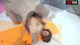 Trainer Uses BBC To Stretch Her Cunt Before Workout