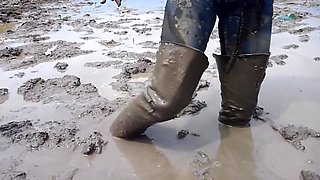 thai girls mazlení in mud