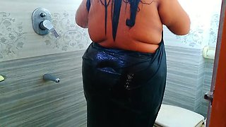 Saudi Muslim Big Tits & Big Ass Sexy 35yo Aunty with Neighbor 19yo Guy Softcor Fucking While Showering in Bathroom