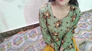 Desi Aunty Ko Saman Dene Ke Bahane Pel Diya