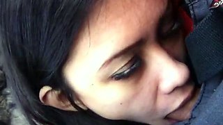 Filipina teen deepthroats in a car.