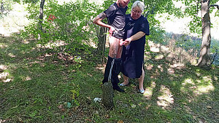 neighbor gives a public blowjob in the park