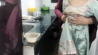 College Girl Ko Hotel Me Le Jakar Jabar Dasti Doodh Daba Kar Pela