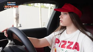 Fucked a Pizza Delivery Girl for Being Late, got a Tip with a Powerful Creamp...