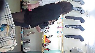 Japanese upskirt teen brunette flashing her pussy in public