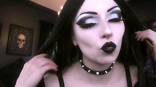 Egilea ASMR - Goth Girl Kisses You