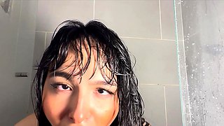 Shower Toy Play with a Curvy Babe
