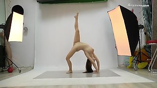 busty nicole smith shows off acrobatic abilities being completely naked