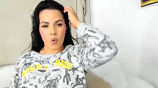 Close up MILF masturbation