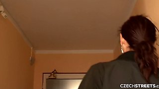 Czech Mature offers her cunt for a cash