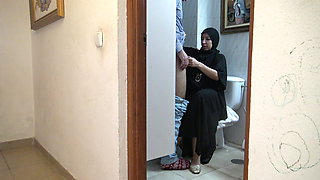 egyptian stepmother loves her british stepsons big cock