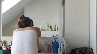 Hot sister bathroom spycam