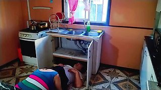 BBW Kelly Mom Seduces Plumber in Hot Stepmom Fuck - Amateur Homemade 4K