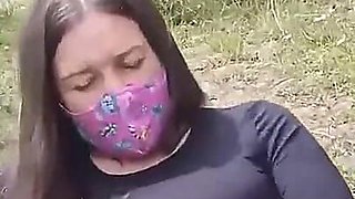Latina En El Bosque Con Su Vecino Exhibiendo Su Culo Y Su Concha En Vestido Y Tangas