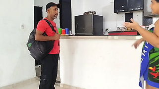 Lucky Pizza Deal. Colombian with Big Ass Gets Fucked Hard with Her Pussy with Skinny Old Delivery Man